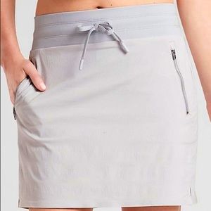 NWOT Trekkie Athleta Skort in Light Gray
